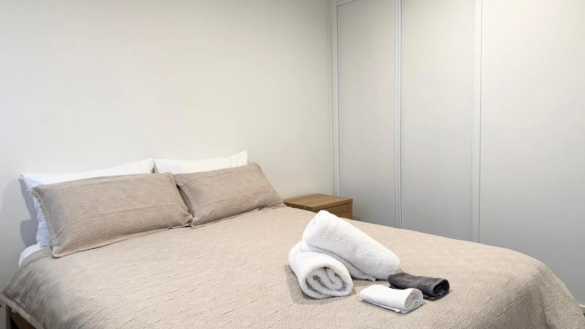 2 Bedroom Townhouse In Merivale With Free Carpark Крайстчёрч Апартаменты
